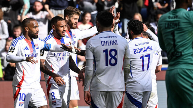 Lyon's Croatian defender #55 Duje Caleta-Car (3thL) celebrates with teammates after socring his team' second goal during the French L1 football match between Lyon (OL) and Nantes (FCNA) at the Groupama stadium in Decines-Charpieu, on October 6, 2024.