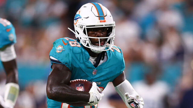 MIAMI GARDENS, FLORIDA - SEPTEMBER 30: De'Von Achane #28 of the Miami Dolphins carries the ball against the Tennessee Titans during the first half at Hard Rock Stadium on September 30, 2024 in Miami Gardens, Florida.