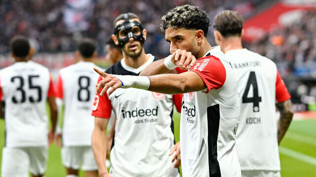 06 October 2024, Hesse, Frankfurt/M.: Soccer: Bundesliga, Eintracht Frankfurt - Bayern Munich, Matchday 6, Deutsche Bank Park, Frankfurt's Omar Marmoush gesticulates after his goal to make it 1:1. IMPORTANT NOTE: In accordance with the regulations of the DFL German Football League and the DFB German Football Association, it is prohibited to exploit or have exploited photographs taken in the stadium and/or of the match in the form of sequential images and/or video-like photo series. Photo: Uwe Anspach/dpa