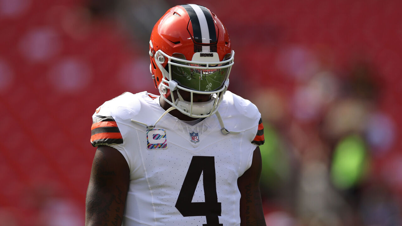 LANDOVER, MARYLAND - OCTOBER 06: Deshaun Watson #4 of the Cleveland Browns looks on before the game against the Washington Commanders at FedExField on October 06, 2024 in Landover, Maryland.