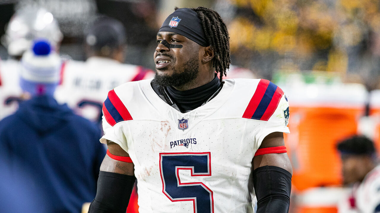 PITTSBURGH, PA - DECEMBER 07: New England Patriots safety Jabrill Peppers (5) looks on during the regular season NFL football game between the New England Patriots and Pittsburgh Steelers on December 07, 2023 at Acrisure Stadium in Pittsburgh, PA.