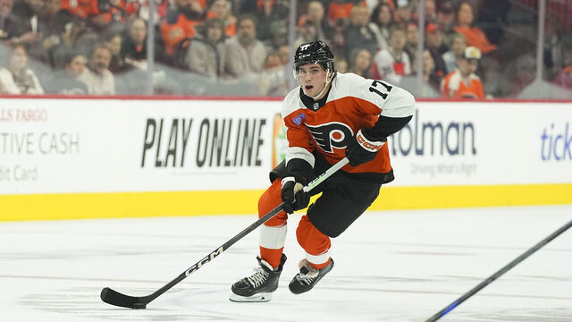 PHILADELPHIA, PENNSYLVANIA - SEPTEMBER 26: Jett Luchanko #17 of the Philadelphia Flyers controls the puck against the New York Islanders during the preseason game at the Wells Fargo Center on September 26, 2024 in Philadelphia, Pennsylvania.