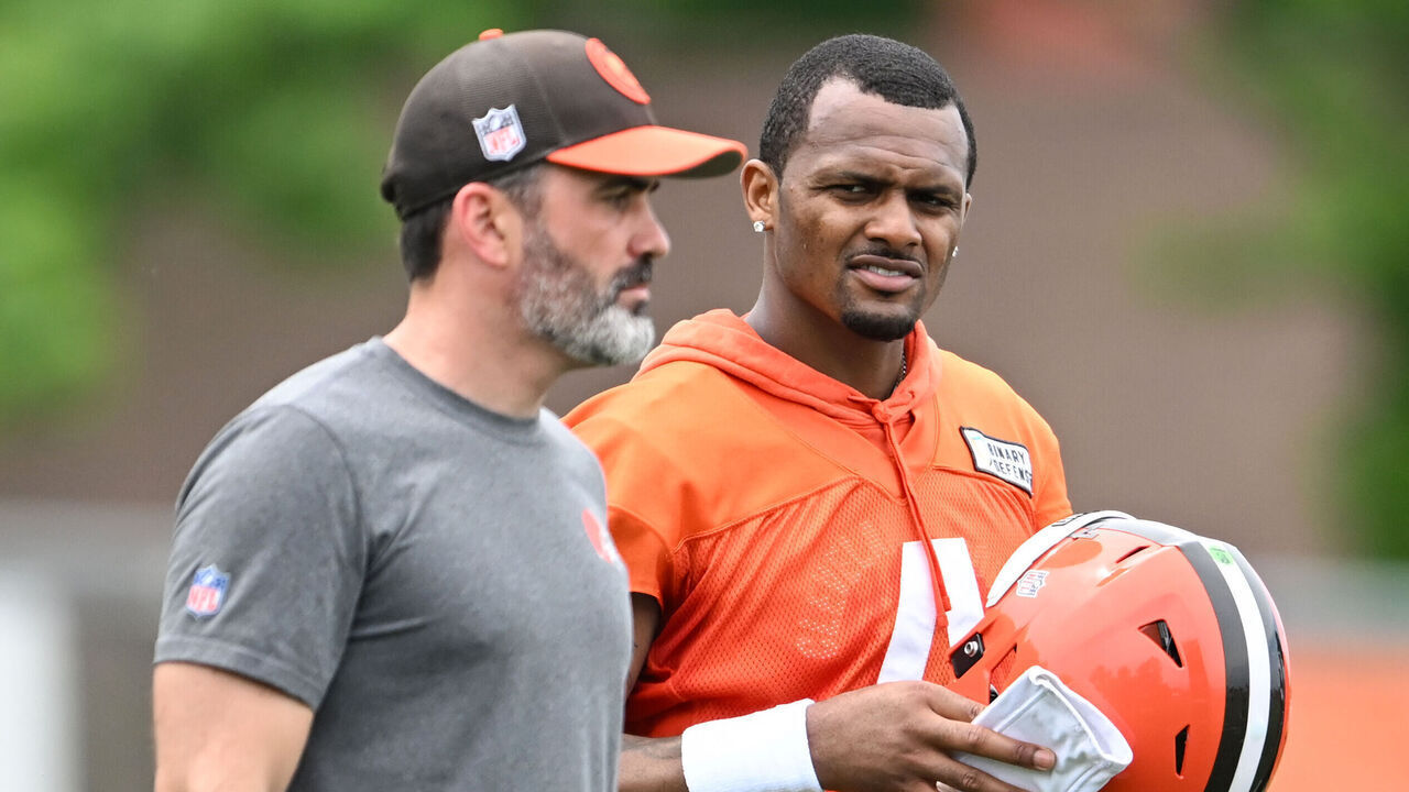 BEREA, OHIO - MAY 22: Deshaun Watson #4 of the Cleveland Browns talks with head coach Kevin Stefanski during an OTA offseason workout at their CrossCountry Mortgage Campus on May 22, 2024 in Berea, Ohio.