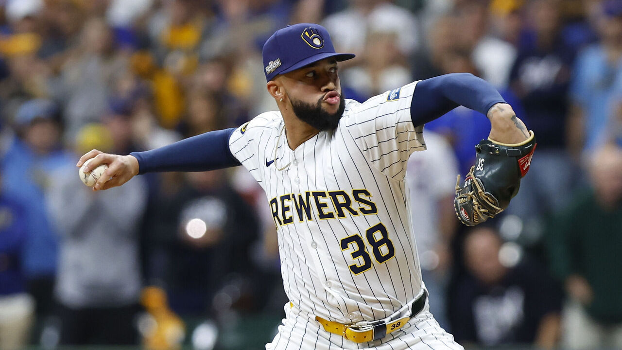 MILWAUKEE, WI - OCTOBER 02: Milwaukee Brewers pitcher Devin Williams (38) pitches during a 2024 National League Wild Card game between the Milwaukee Brewers and the New York Mets at American Family Field on October 2, 2024 in Milwaukee, WI.