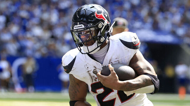 INDIANAPOLIS, INDIANA - SEPTEMBER 08: Joe Mixon #28 of the Houston Texans scores a touchdown against the Indianapolis Colts at Lucas Oil Stadium on September 08, 2024 in Indianapolis, Indiana.