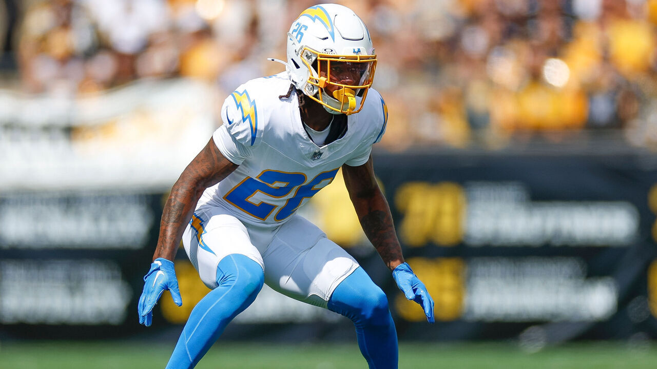 PITTSBURGH, PENNSYLVANIA - SEPTEMBER 22: Asante Samuel Jr. #26 of the Los Angeles Chargers in coverage during the first quarter against the Pittsburgh Steelers at Acrisure Stadium on September 22, 2024 in Pittsburgh, Pennsylvania.