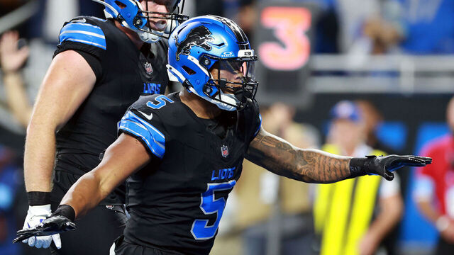 DETROIT, MICHIGAN-SEPTEMBER 30: Running back David Montgomery (5) of the Detroit Lions celebrates a Lions touchdown during a game between the Detroit Lions and the Seattle Seahawks in Detroit, Michigan USA, on Monday, September 30, 2024