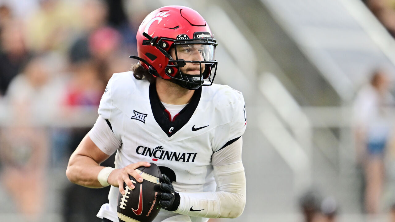 ORLANDO, FLORIDA - OCTOBER 12: Brendan Sorsby #2 of the Cincinnati Bearcats looks to throw a pass in the second half of a game against the UCF Knights at FBC Mortgage Stadium on October 12, 2024 in Orlando, Florida.