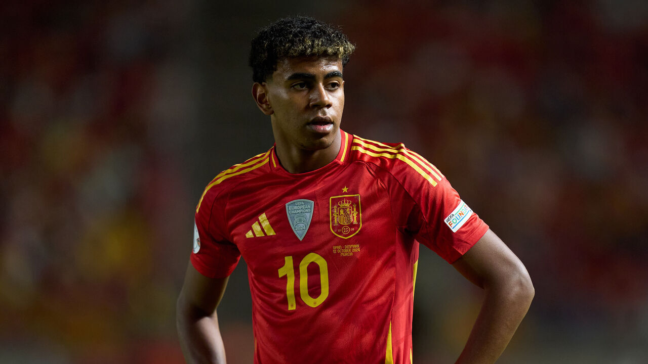 MURCIA, SPAIN - OCTOBER 12: Lamine Yamal of Spain l during the UEFA Nations League 2024/25 League A Group A4 match between Spain and Denmark at Estadio Enrique Roca on October 12, 2024 in Murcia, Spain.