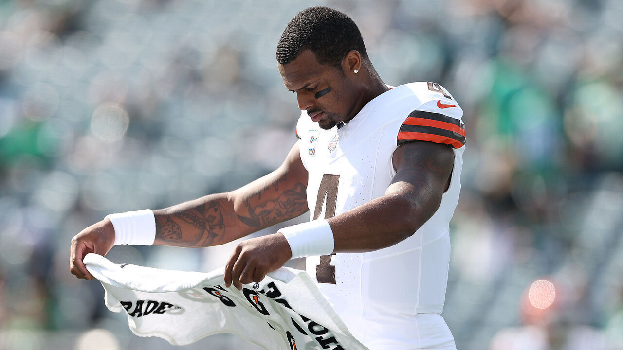 PHILADELPHIA, PENNSYLVANIA - OCTOBER 13: Deshaun Watson #4 of the Cleveland Browns looks on prior to the game against the Philadelphia Eagles at Lincoln Financial Field on October 13, 2024 in Philadelphia, Pennsylvania.