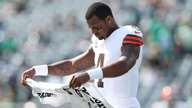 PHILADELPHIA, PENNSYLVANIA - OCTOBER 13: Deshaun Watson #4 of the Cleveland Browns looks on prior to the game against the Philadelphia Eagles at Lincoln Financial Field on October 13, 2024 in Philadelphia, Pennsylvania.