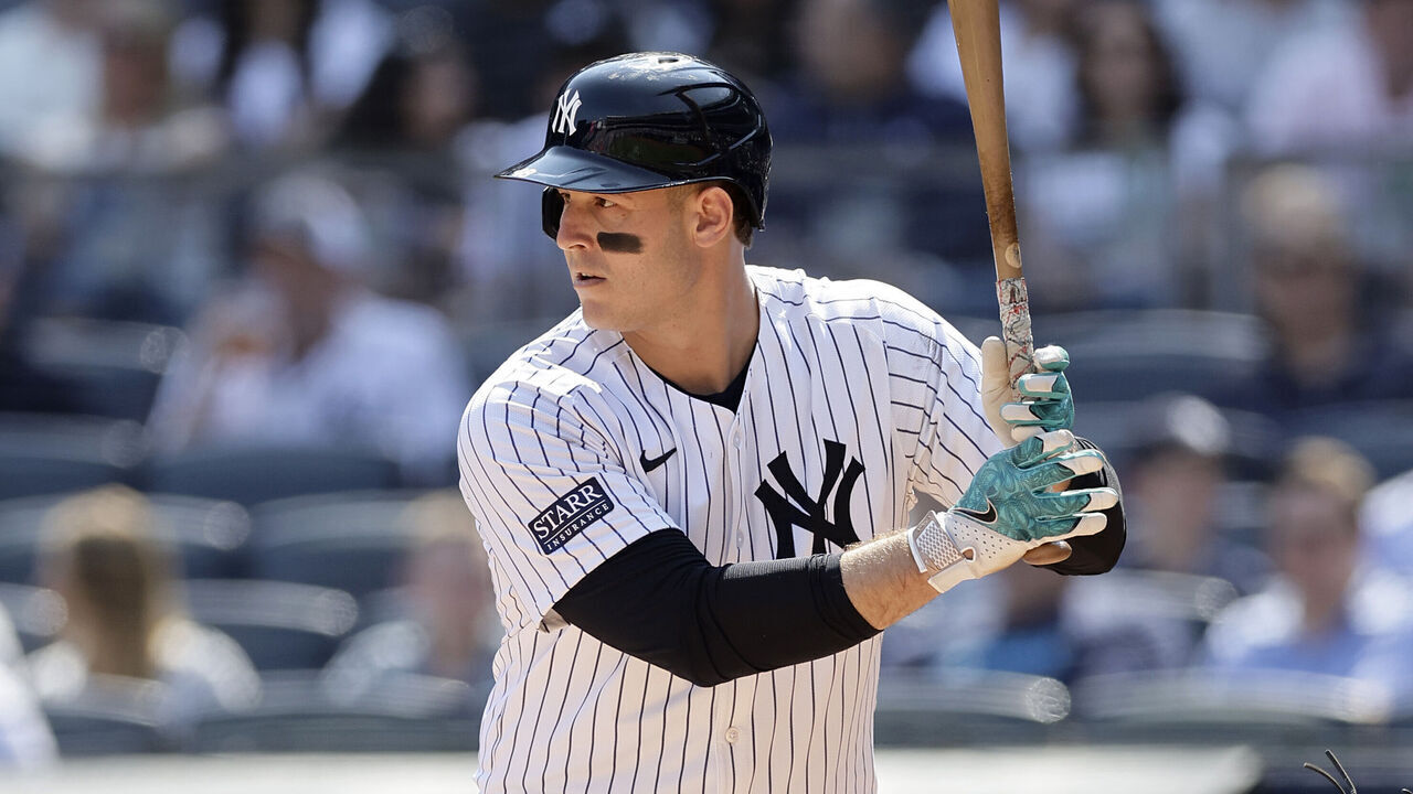 NEW YORK, NEW YORK - SEPTEMBER 14: Anthony Rizzo #48 of the New York Yankees in action against the Boston Red Sox at Yankee Stadium on September 14, 2024 in New York City. The Red Sox defeated the Yankees 7-1.
