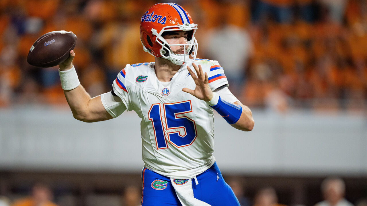 KNOXVILLE, TENNESSEE - OCTOBER 12: Graham Mertz #15 of the Florida Gators plays against the Tennessee Volunteers during their game at Neyland Stadium on October 12, 2024 in Knoxville, Tennessee.