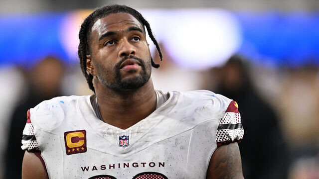 INGLEWOOD, CA -DECEMBER 17: Washington Commanders defensive tackle Jonathan Allen (93) leaves the field after their loss to the Los Angeles Rams at SoFi Stadium on December 17, 2023.