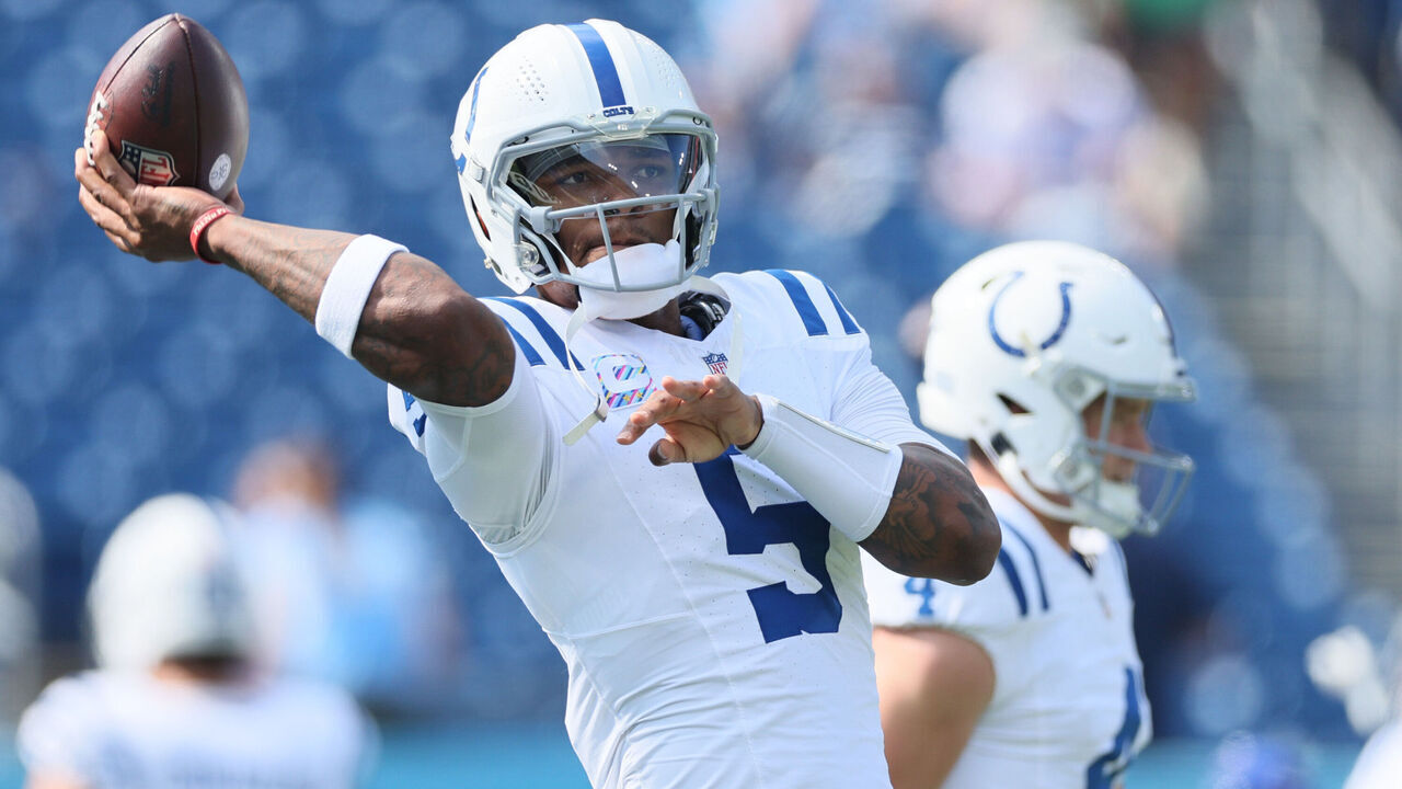 NASHVILLE, TENNESSEE - OCTOBER 13: Anthony Richardson #5 of the Indianapolis Colts warms up prior to the game against the Tennessee Titans at Nissan Stadium on October 13, 2024 in Nashville, Tennessee.