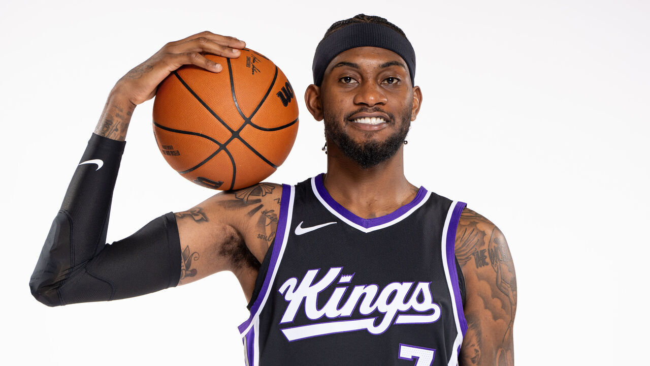 SACRAMENTO, CALIFORNIA - SEPTEMBER 30: Jalen McDaniels poses for a photo during a media day photo shoot at Sacramento Kings Practice Facility on September 30, 2024 in Sacramento, California.