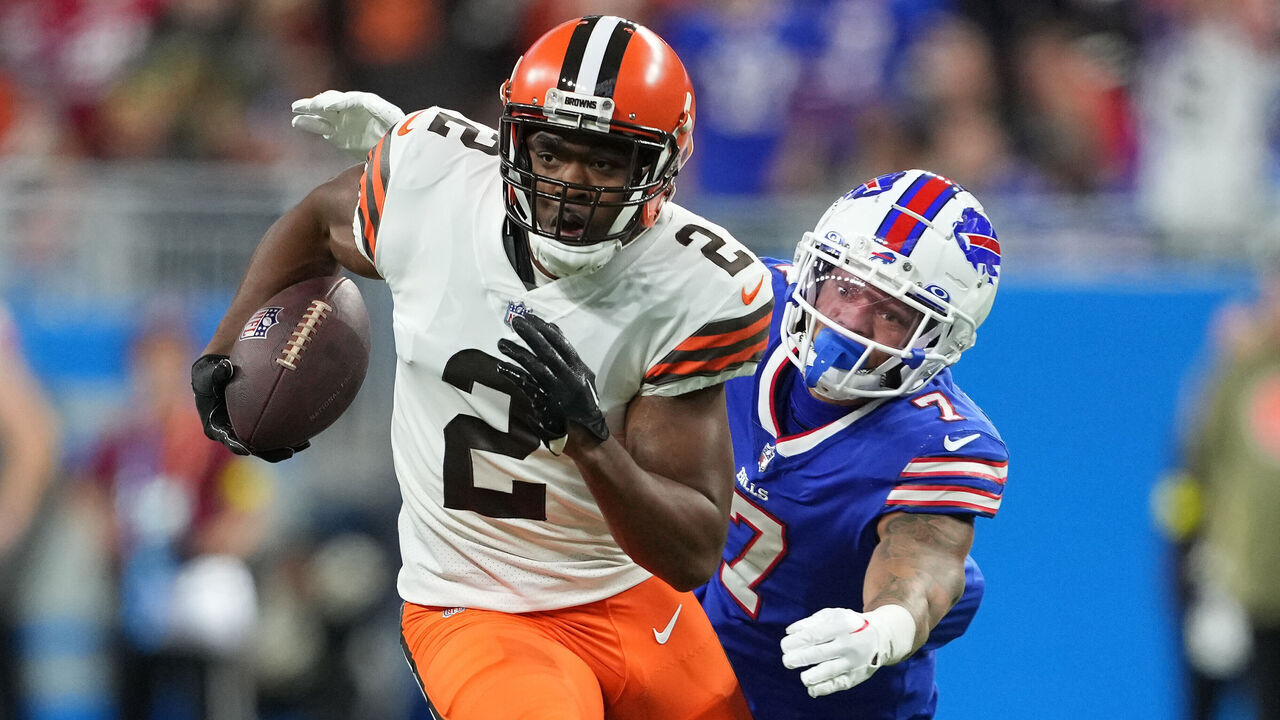 DETROIT, MICHIGAN - NOVEMBER 20: Amari Cooper #2 of the Cleveland Browns runs past Taron Johnson #7 of the Buffalo Bills during the first quarter at Ford Field on November 20, 2022 in Detroit, Michigan.