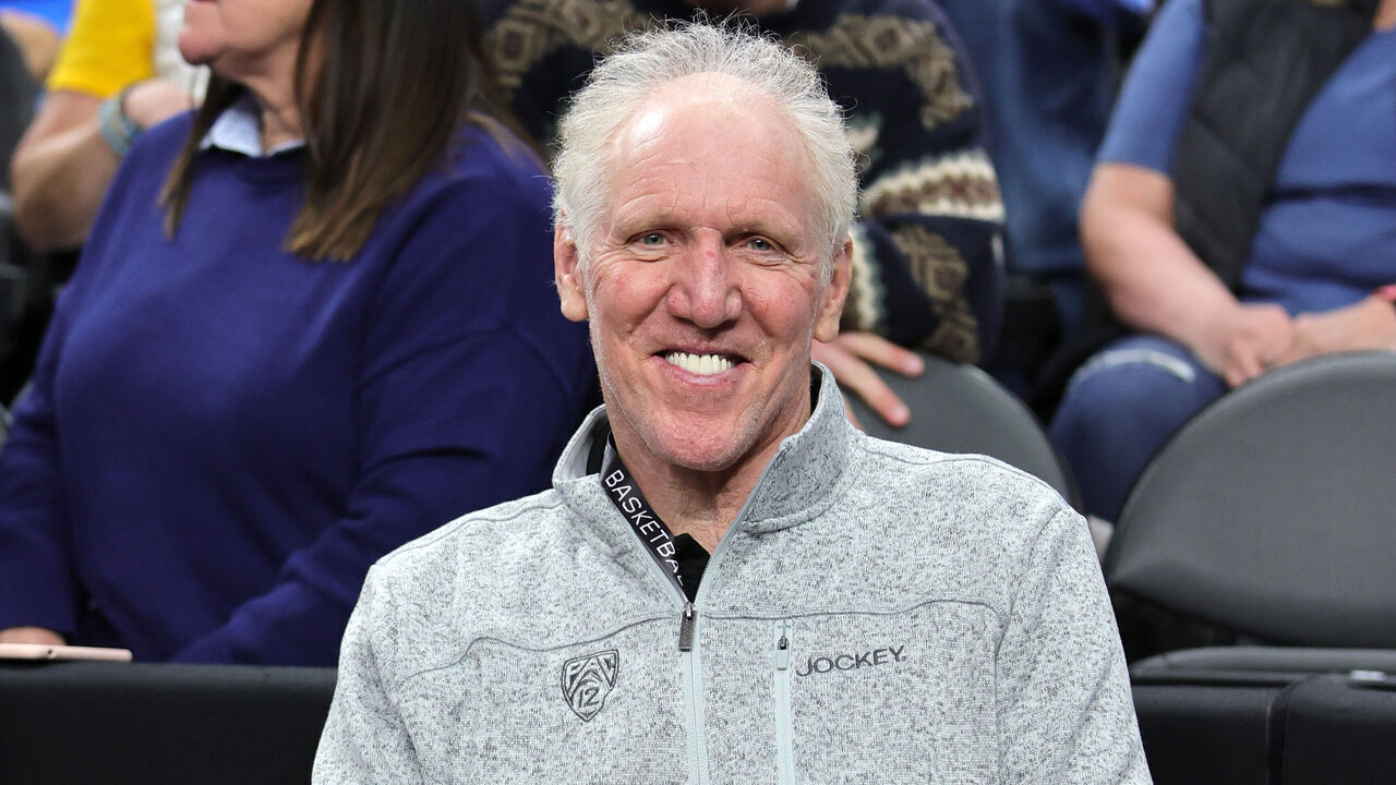LAS VEGAS, NEVADA - MARCH 11: Sportscaster and former NBA player Bill Walton attends a game between the USC Trojans and the UCLA Bruins during the Pac-12 Conference basketball tournament semifinals at T-Mobile Arena on March 11, 2022 in Las Vegas, Nevada. The Bruins defeated the Trojans 69-59.