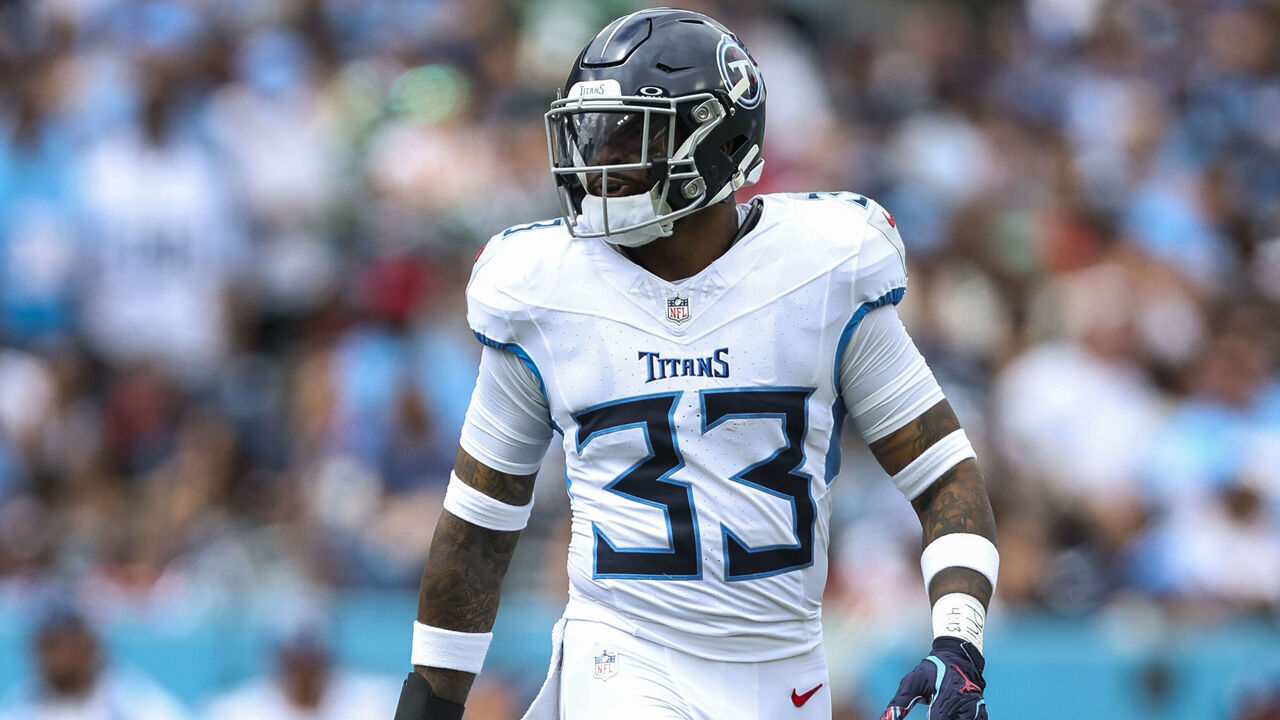 NASHVILLE, TN - SEPTEMBER 15: Jamal Adams #33 of the Tennessee Titans lines up before the snap during an NFL football game against the New York Jets at Nissan Stadium on September 15, 2024 in Nashville, TN.