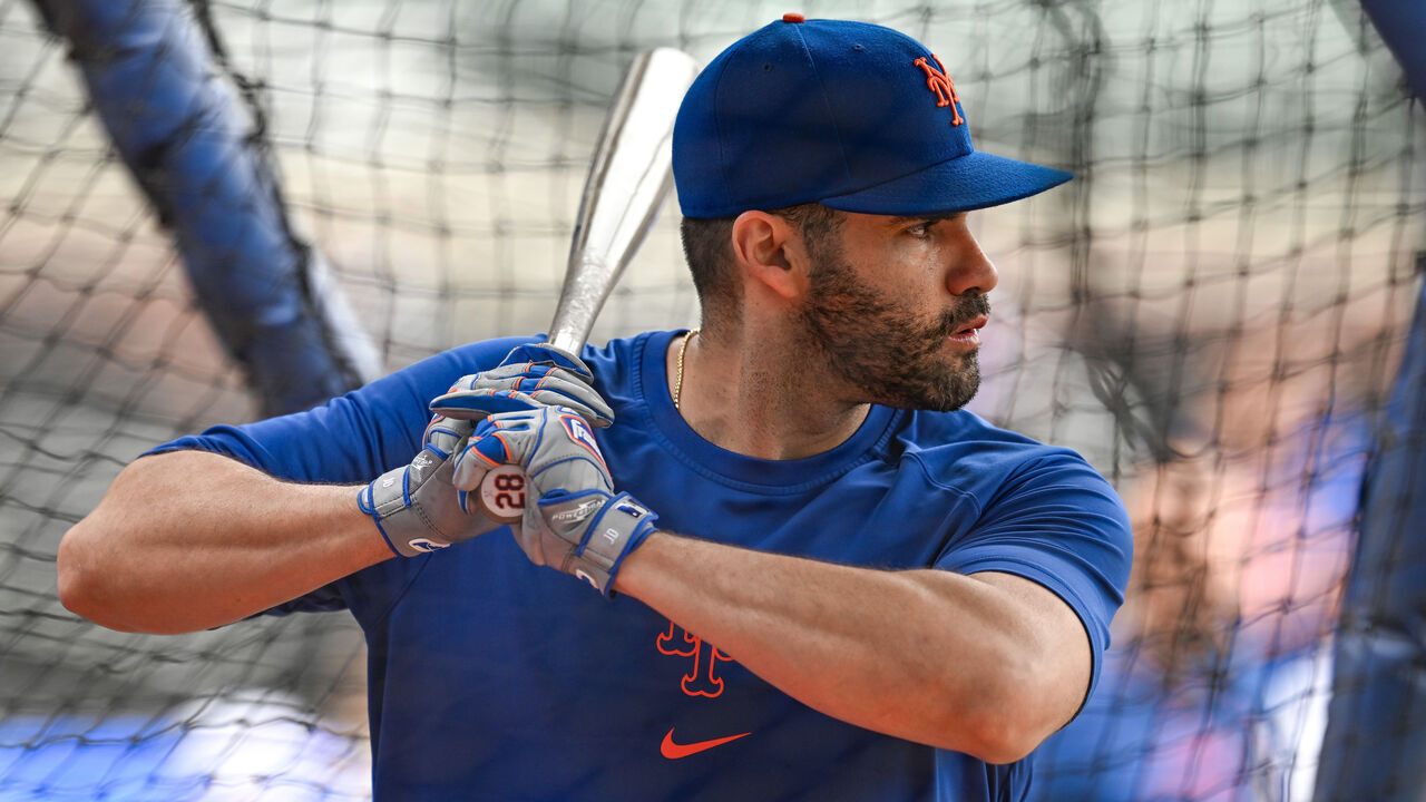 ATLANTA, GA SEPTEMBER 30: New York designated hitter J.D. Martinez (28) takes batting practice prior to the start of the MLB game between the New York Mets and the Atlanta Braves on September 30th, 2024 at Truist Park in Atlanta, GA.