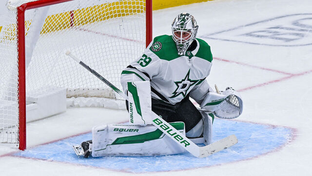 ST. LOUIS, MO - OCTOBER 03: Dallas Stars goalie Jake Oettinger (29) slides across the goal crease during a preseason game between the Dallas Stars and the St. Louis Blues on October 3, 2024, at the Enterprise Center in St. Louis MO