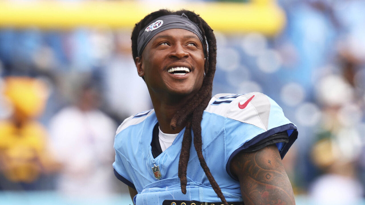 NASHVILLE, TENNESSEE - SEPTEMBER 22: DeAndre Hopkins #10 of the Tennessee Titans looks on prior tothe game against the Green Bay Packers at Nissan Stadium on September 22, 2024 in Nashville, Tennessee.
