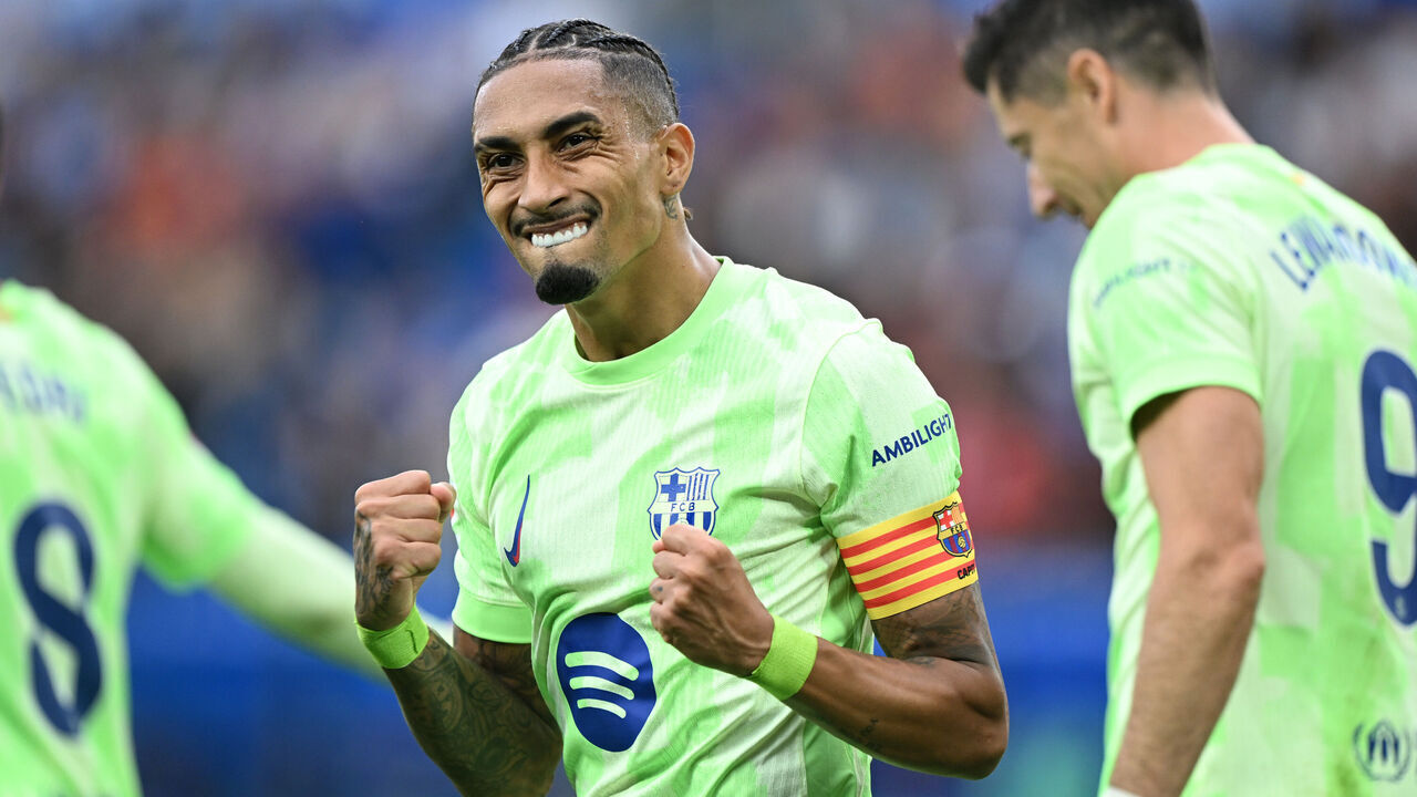 VITORIA GASTEIZ, SPAIN - OCTOBER 6: Raphinha of FC Barcelona celebrates 0-2 during the LaLiga EA Sports match between Deportivo Alaves v FC Barcelona at the Estadio de Mendizorroza on October 6, 2024 in Vitoria Gasteiz Spain