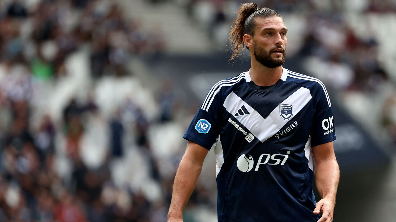 Girondins de Bordeaux's English forward Andy Carroll reacts during the French Nationale 2 football match between Girondins de Bordeaux and Voltigeurs de Chateaubriant at the Matmut Atlantique Stadium in Bordeaux, south-western France, on September 21, 2024. After losing their professional status and being administratively demoted to Nationale 2, an amateur level, by the Direction Nationale du Controle de Gestion (DNCG) this summer, one of the biggest winners in French football is back on September 21, 2024.