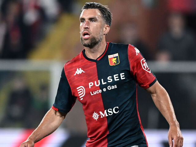 GENOA, ITALY - MAY 24: Kevin Strootman of Genoa CFC reacts during the Serie A TIM match between Genoa CFC and Bologna FC - Serie A TIM at Stadio Luigi Ferraris on May 24, 2024 in Genoa, Italy.