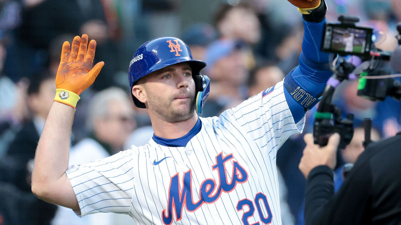 NEW YORK, NEW YORK - OCTOBER 18: Pete Alonso #20 of the New York Mets celebrates after a three-run home run during the first inning in game five of the National League Championship Series against the Los Angeles Dodgers at Citi Field on Friday, Oct. 18, 2024 in New York. (Wally Skalij / Los Angeles Times via Getty Images)