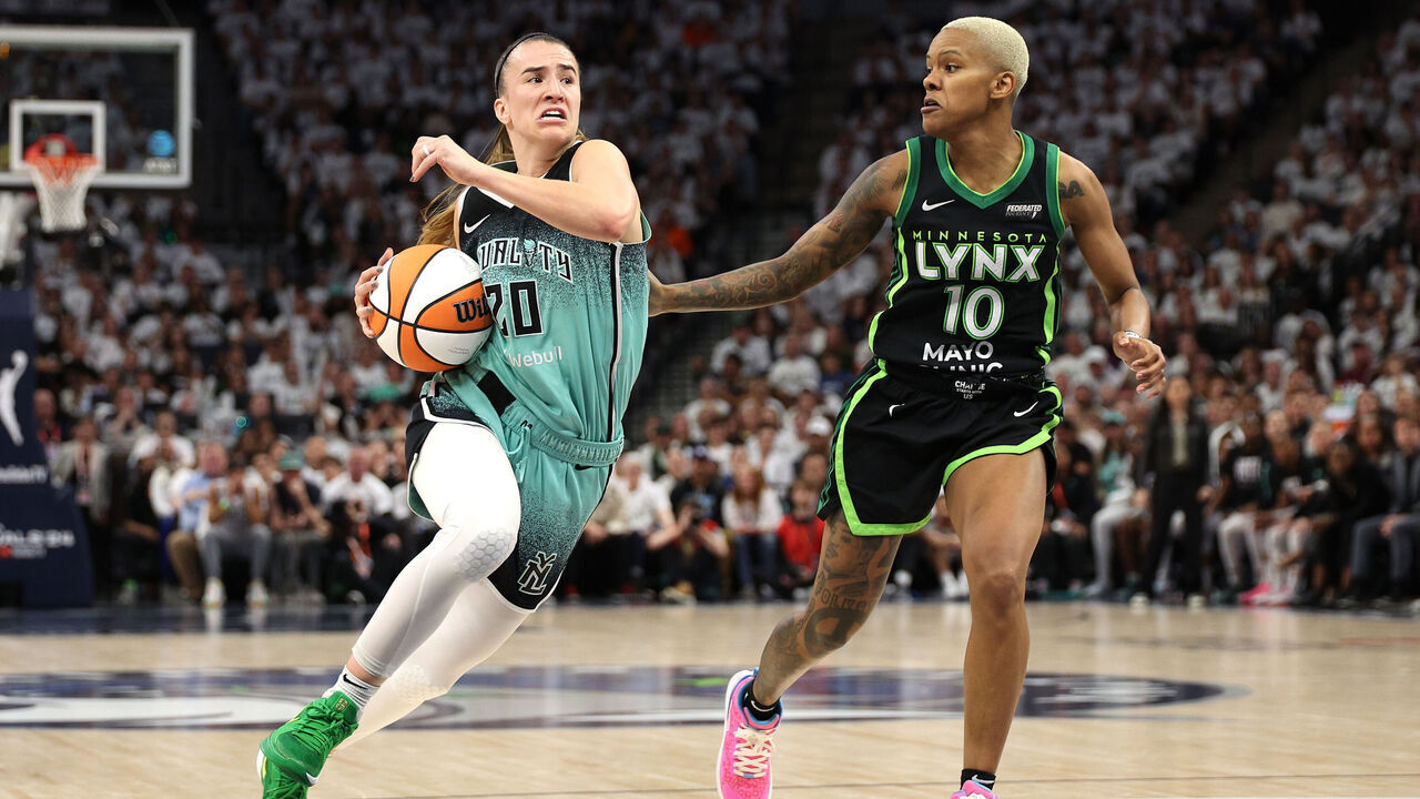 MINNEAPOLIS, MINNESOTA - OCTOBER 18: Sabrina Ionescu #20 of the New York Liberty drives to the basket against Courtney Williams #10 of the Minnesota Lynx during the fourth quarter in Game Four of the WNBA Finals at Target Center on October 18, 2024 in Minneapolis, Minnesota.