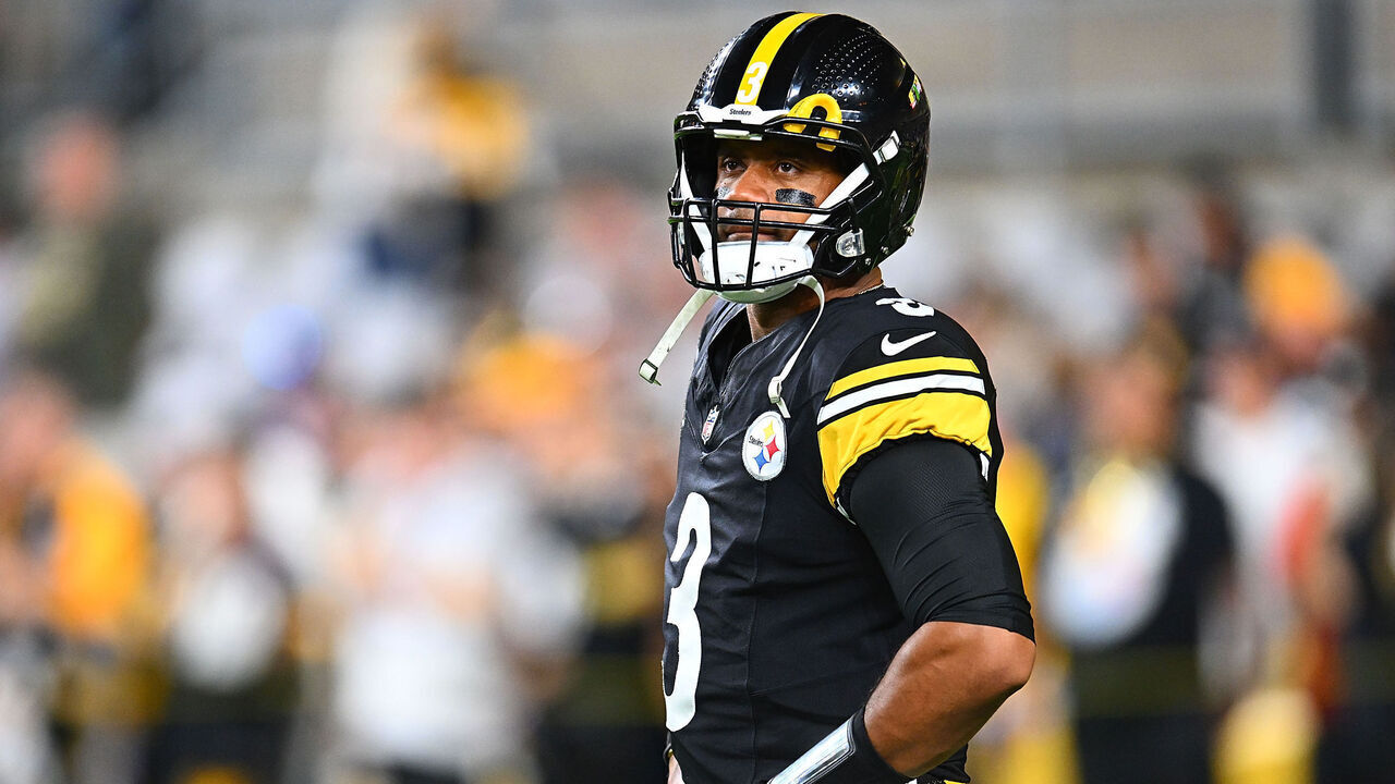 PITTSBURGH, PENNSYLVANIA - OCTOBER 6: Russell Wilson #3 of the Pittsburgh Steelers warms uo prior to the game against the Dallas Cowboys at Acrisure Stadium on October 6, 2024 in Pittsburgh, Pennsylvania.