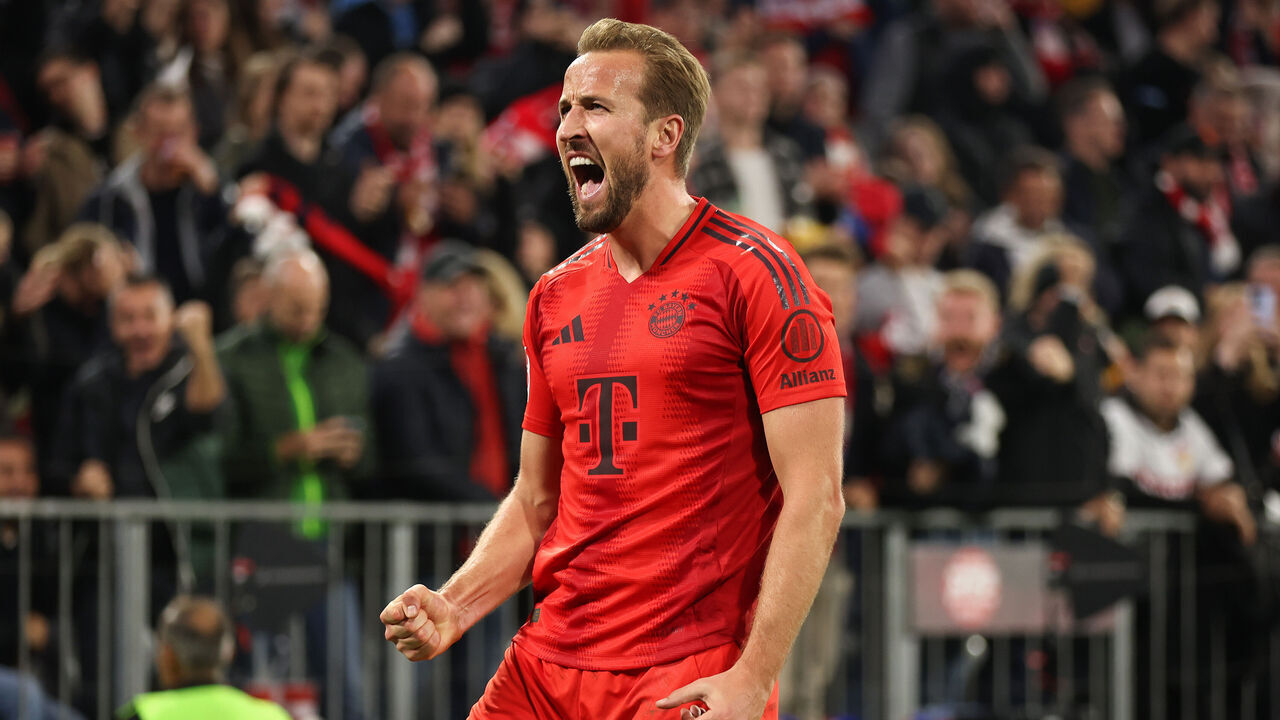 MUNICH, GERMANY - OCTOBER 19: Harry Kane of Bayern Muenchen celebrates as he scores the goal 2:0 during the Bundesliga match between FC Bayern München and VfB Stuttgart at Allianz Arena on October 19, 2024 in Munich, Germany.