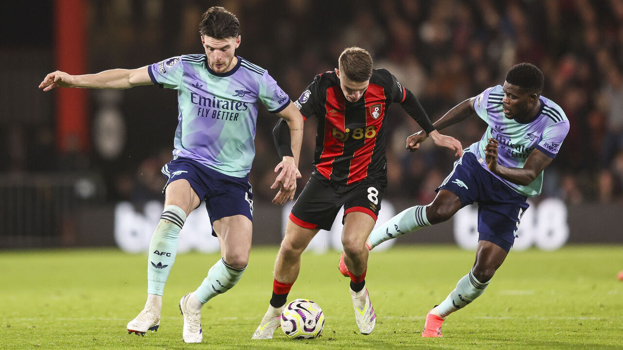BOURNEMOUTH, ENGLAND - OCTOBER 19: Alex Scott of Bournemouth holds off Declan Rice and Thomas Partey of Arsenal during the Premier League match between AFC Bournemouth and Arsenal FC at Vitality Stadium on October 19, 2024 in Bournemouth, England.