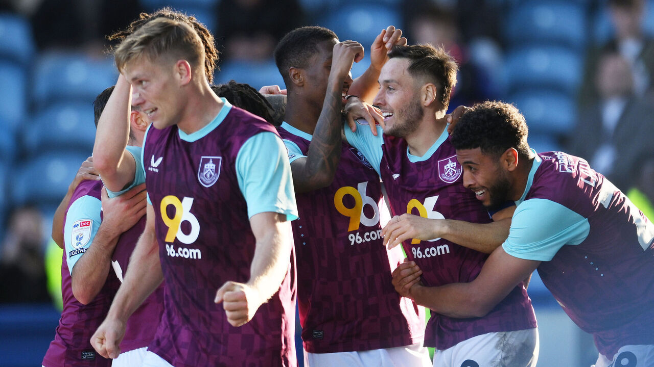 SHEFFIELD, ENGLAND - OCTOBER 19: Josh Brownhill of Burnley celebrates scoring his team's second goal with teammates during the Sky Bet Championship match between Sheffield Wednesday FC and Burnley FC at Hillsborough on October 19, 2024 in Sheffield, England.