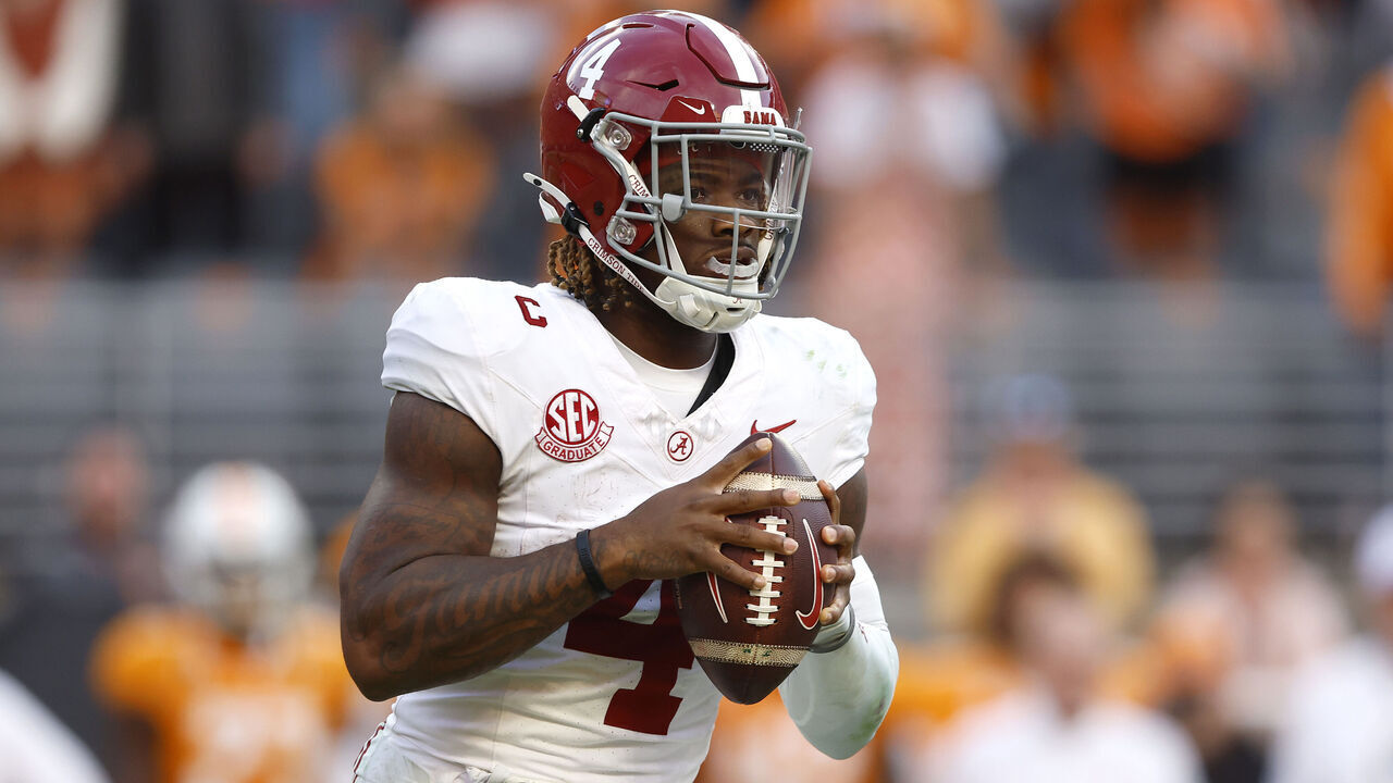 KNOXVILLE, TENNESSEE - OCTOBER 19: Jalen Milroe #4 of the Alabama Crimson Tide looks to throw the ball during the thir quarter against the Tennessee Volunteers at Nissan Stadium on October 19, 2024 in Nashville, Tennessee.