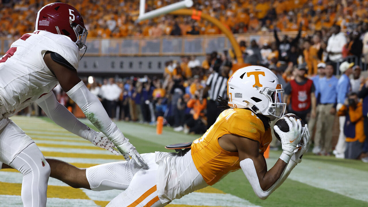 KNOXVILLE, TENNESSEE - OCTOBER 19: Chris Brazzell II #17 of the Tennessee Volunteers catches a pass for a touchdown against King Mack #5 of the Alabama Crimson Tide during the fourth quarter at Nissan Stadium on October 19, 2024 in Nashville, Tennessee.