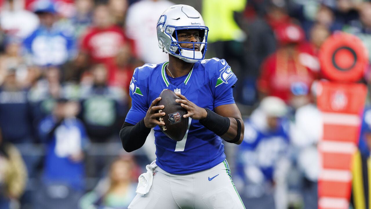 SEATTLE, WASHINGTON - OCTOBER 10: Quarterback Geno Smith #7 of the Seattle Seahawks drops back to pass during the first quarter of an NFL football game against the San Francisco 49ers, at Lumen Field on October 10, 2024 in Seattle, Washington.
