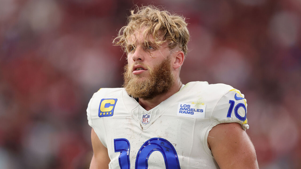 GLENDALE, ARIZONA - SEPTEMBER 15: Wide receiver Cooper Kupp #10 of the Los Angeles Rams during the NFL game at State Farm Stadium on September 15, 2024 in Glendale, Arizona. The Cardinals defeated the Rams 41-10.