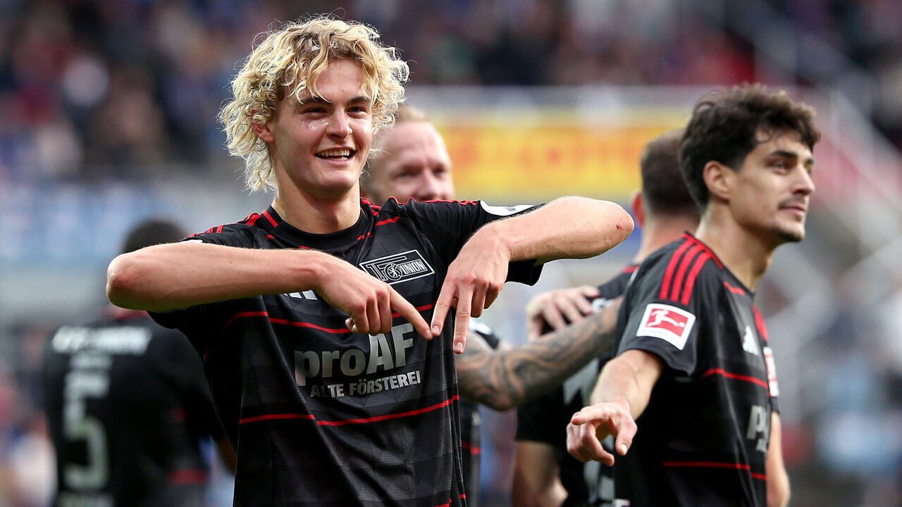 KIEL, GERMANY - OCTOBER 20: Tom Rothe of 1.FC Union Berlin celebrates scoring his team's second goal during the Bundesliga match between Holstein Kiel and 1. FC Union Berlin at Holstein-Stadion on October 20, 2024 in Kiel, Germany.