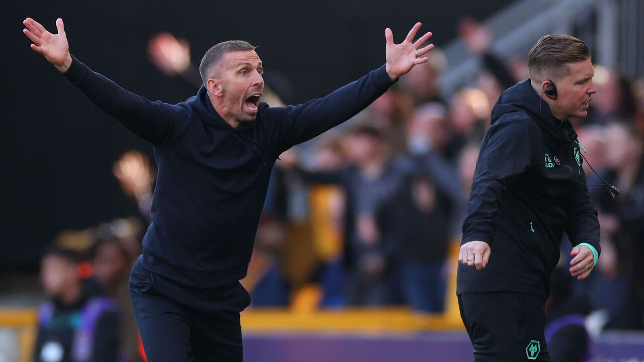 WOLVERHAMPTON, ENGLAND - OCTOBER 20: Gary O'Neil manager / head coach of Wolverhampton Wanderers and Assistant Tim Jenkins react as Pep Guardiola manager of Manchester City looks on during the Premier League match between Wolverhampton Wanderers FC and Manchester City FC at Molineux on October 20, 2024 in Wolverhampton, England.