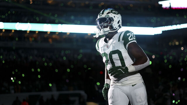 EAST RUTHERFORD, NEW JERSEY - OCTOBER 14: Breece Hall #20 of the New York Jets runs onto the field prior to an NFL game against the Buffalo Bills at MetLife Stadium on October 14, 2024 in East Rutherford, New Jersey.