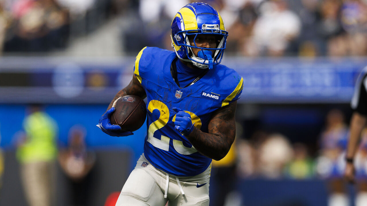 INGLEWOOD, CALIFORNIA - OCTOBER 6: Kyren Williams #23 of the Los Angeles Rams runs with the ball during the first half against the Green Bay Packers at SoFi Stadium on October 6, 2024 in Inglewood, California.