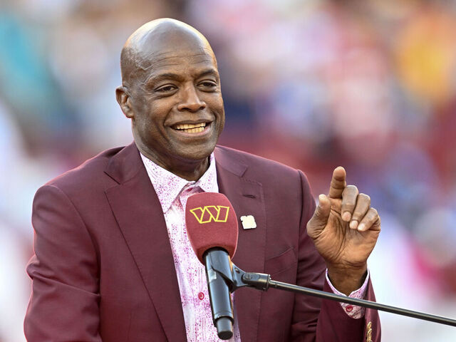 Darrell Green gets his No. 28 retired by Washington more than 2 decades since his final season | theScore.com