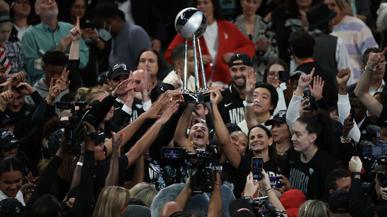 NEW YORK, NEW YORK - OCTOBER 20: New York Liberty players hoist the WNBA Championship Trophy after defeating the Minnesota Lynx to win Game Five of the WNBA Finals at Barclays Center on October 20, 2024 in New York City.