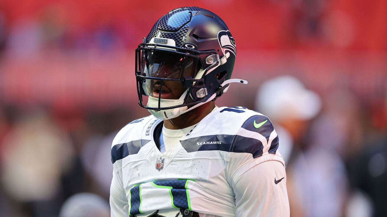 ATLANTA, GEORGIA - OCTOBER 20: DK Metcalf #14 of the Seattle Seahawks warms up prior to a game against the Atlanta Falcons at Mercedes-Benz Stadium on October 20, 2024 in Atlanta, Georgia.