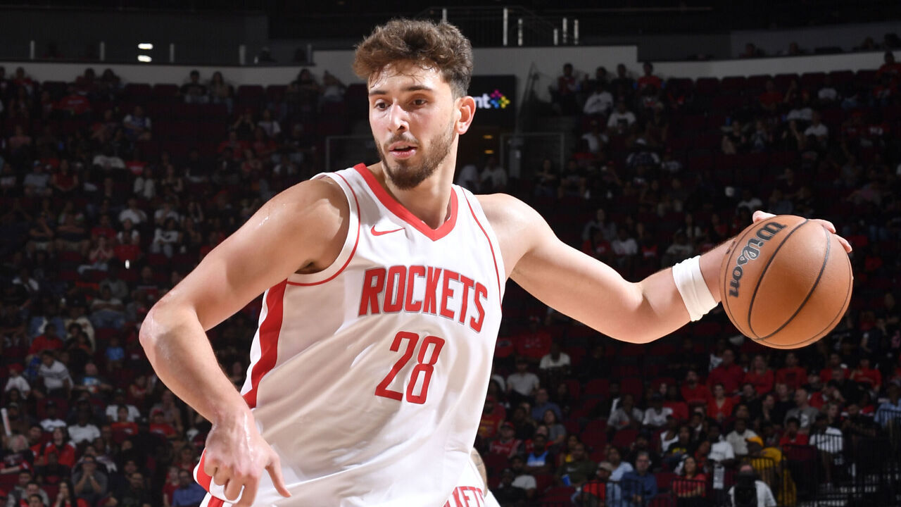 HOUSTON, TX - OCTOBER 15: Alperen Sengun #28 of the Houston Rockets drives to the basket during the game against the New Orleans Pelicans during a NBA preseason game on October 15, 2024 at the Toyota Center in Houston, Texas. Mandatory Copyright Notice: Copyright 2024 NBAE