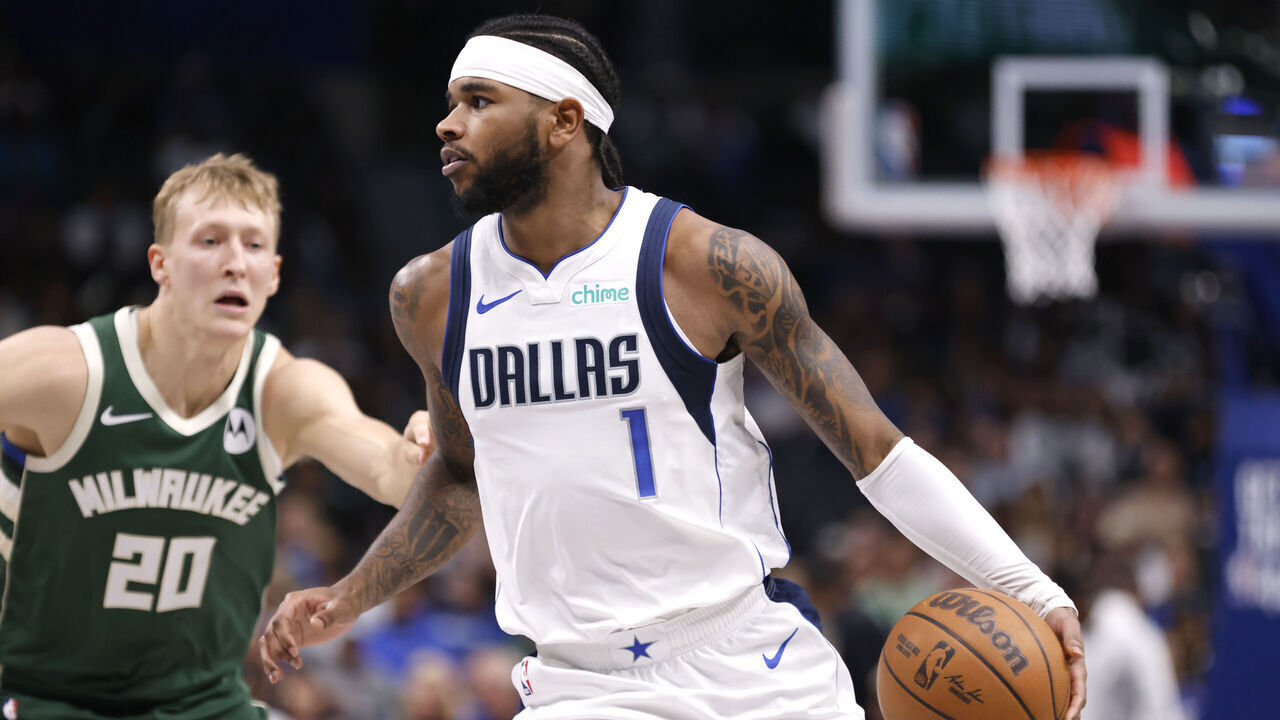 DALLAS, TX -OCTOBER 17: Jaden Hardy #1 of the Dallas Mavericks handles the ball against the Milwaukee Bucks in the second half of an NBA pre-season game at American Airlines Center on October 17, 2024 in Dallas, Texas.