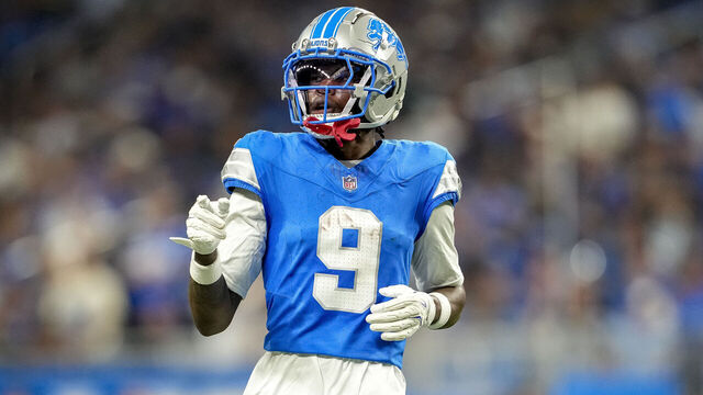 DETROIT, MICHIGAN - SEPTEMBER 15: Jameson Williams #9 of the Detroit Lions gestures against the Tampa Bay Buccaneers at Ford Field on September 15, 2024 in Detroit, Michigan.