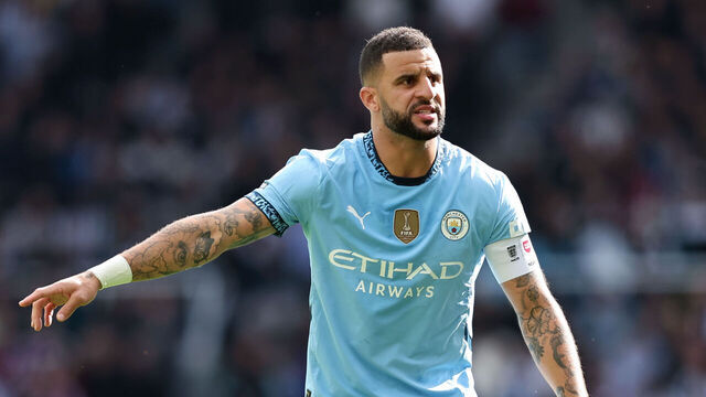 NEWCASTLE UPON TYNE, ENGLAND - SEPTEMBER 28: Kyle Walker of Manchester City reacts whilst wearing the captains armband during the Premier League match between Newcastle United FC and Manchester City FC at St James' Park on September 28, 2024 in Newcastle upon Tyne, England.